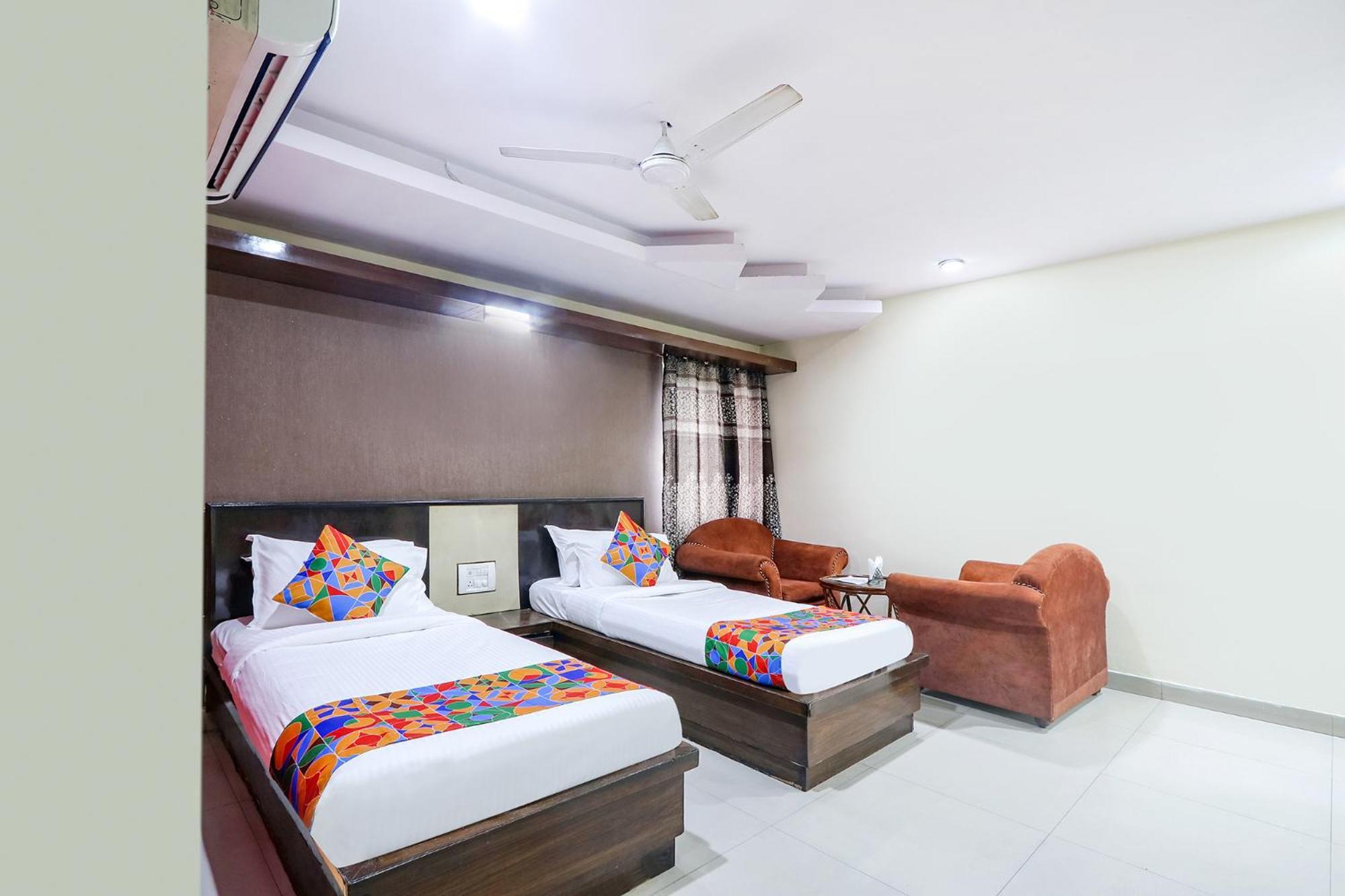 Fabhotel Royal Residency II - Nr Lakdikapul Metro Station Гайдарабад Екстер'єр фото