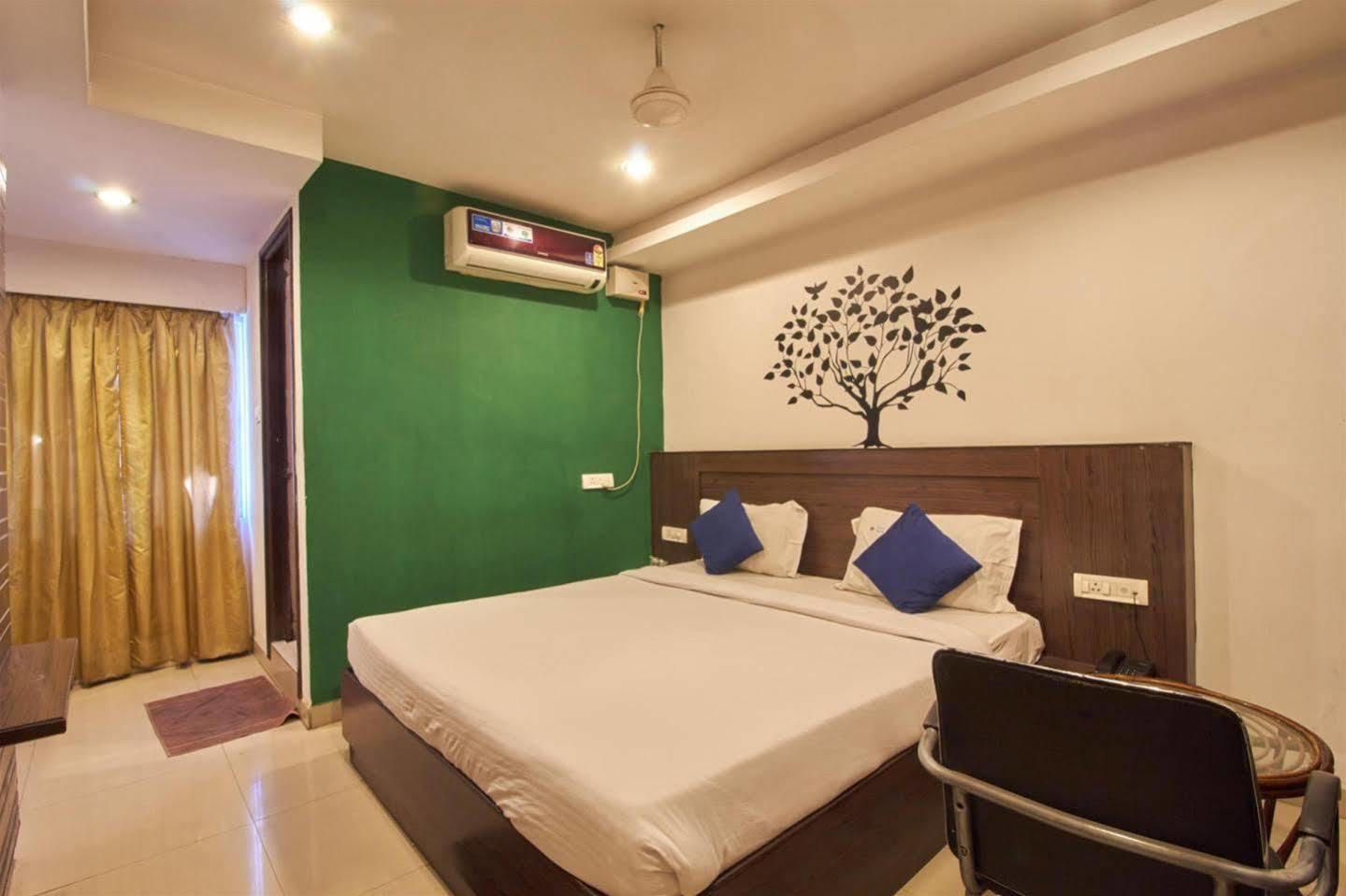 Fabhotel Royal Residency II - Nr Lakdikapul Metro Station Гайдарабад Екстер'єр фото