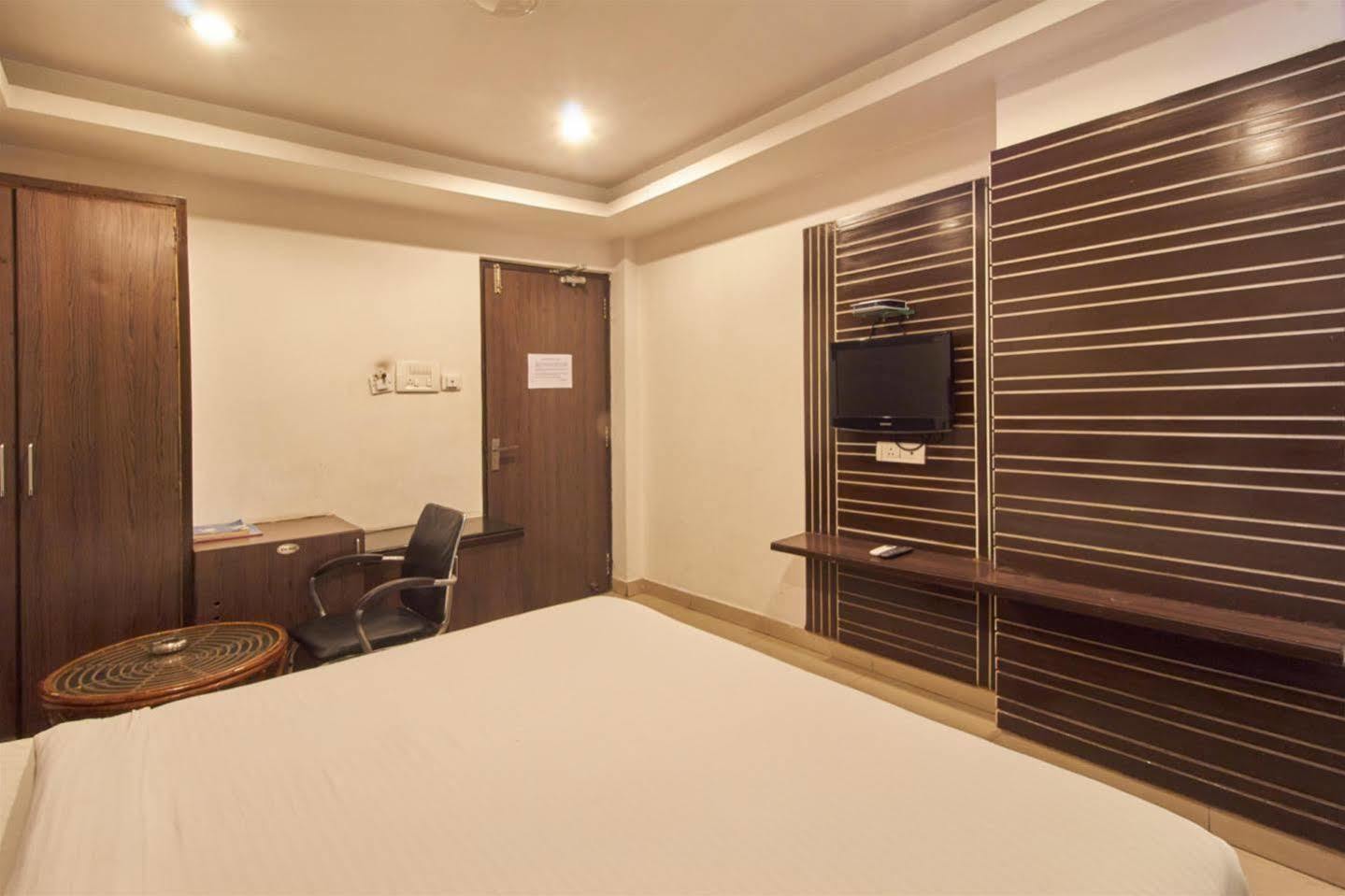 Fabhotel Royal Residency II - Nr Lakdikapul Metro Station Гайдарабад Екстер'єр фото
