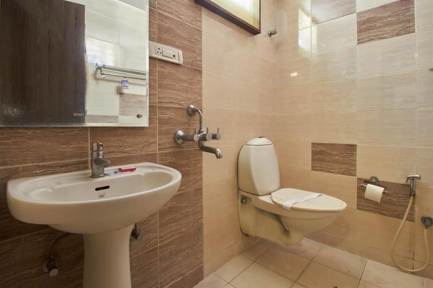 Fabhotel Royal Residency II - Nr Lakdikapul Metro Station Гайдарабад Екстер'єр фото