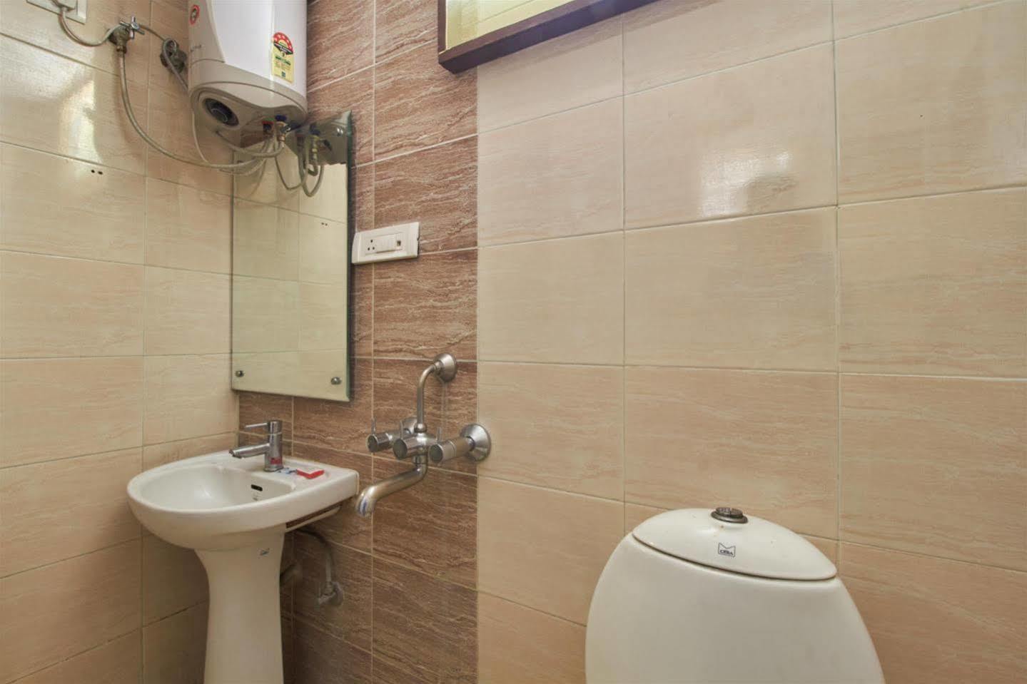 Fabhotel Royal Residency II - Nr Lakdikapul Metro Station Гайдарабад Екстер'єр фото