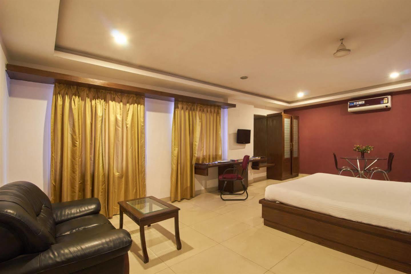 Fabhotel Royal Residency II - Nr Lakdikapul Metro Station Гайдарабад Екстер'єр фото