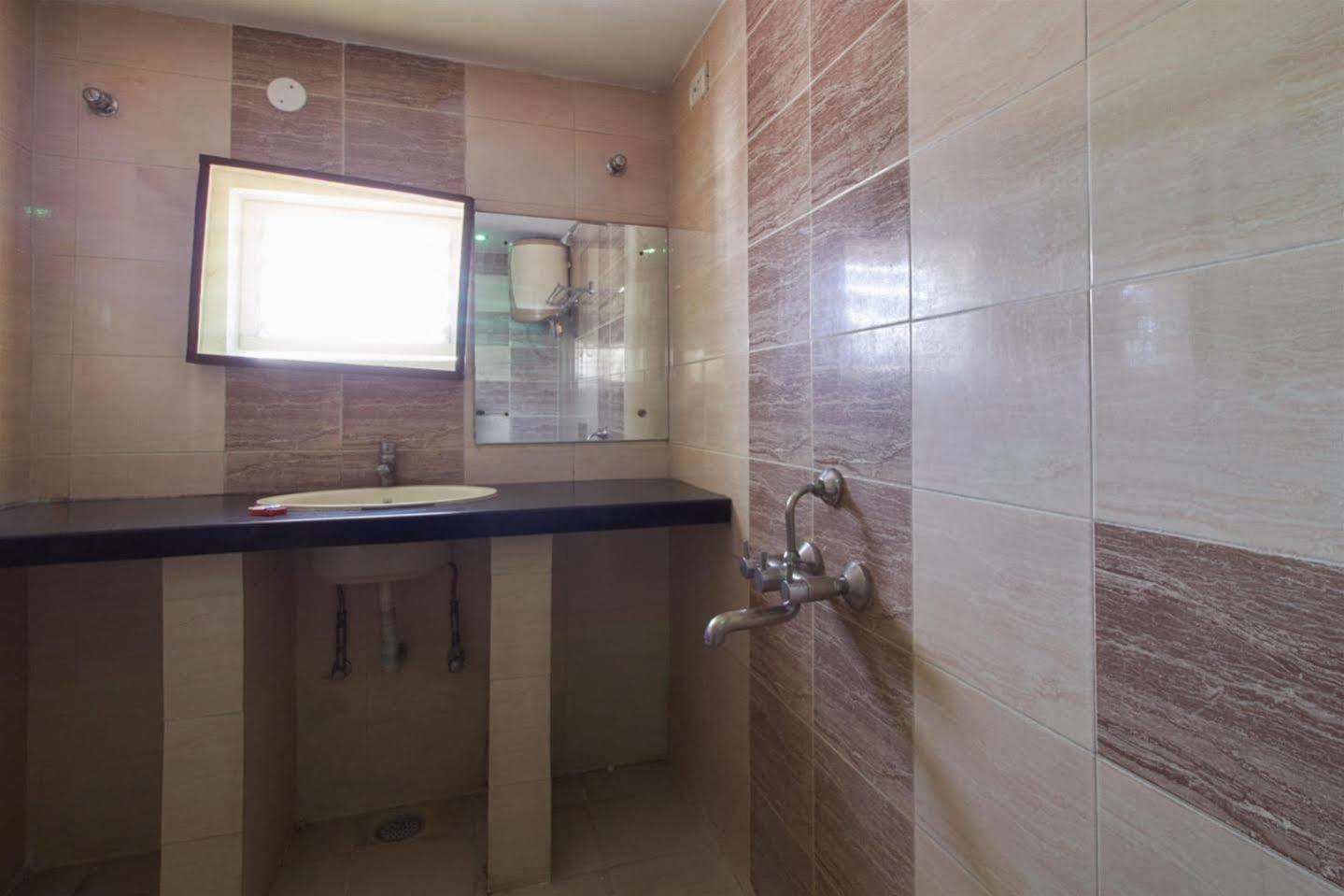 Fabhotel Royal Residency II - Nr Lakdikapul Metro Station Гайдарабад Екстер'єр фото